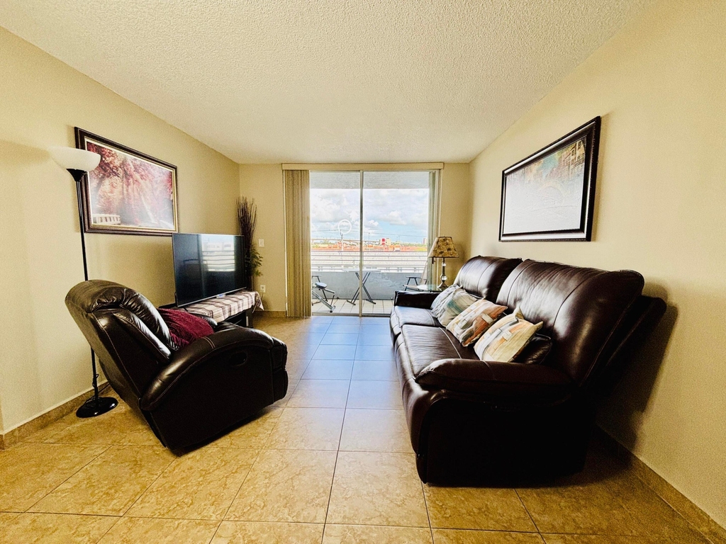 8201 Nw 8th Street - Photo 6