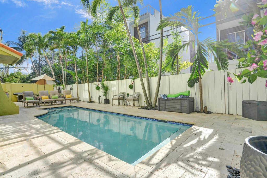 1411 Ne 7th Street - Photo 2