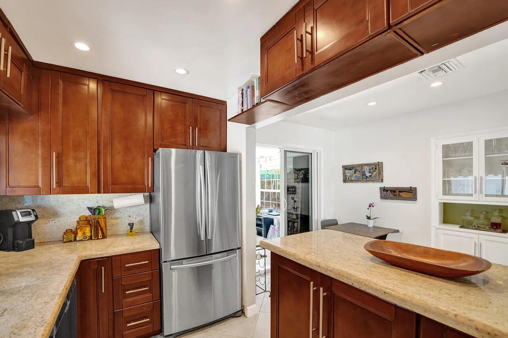 1036 Ne 9th Avenue - Photo 13