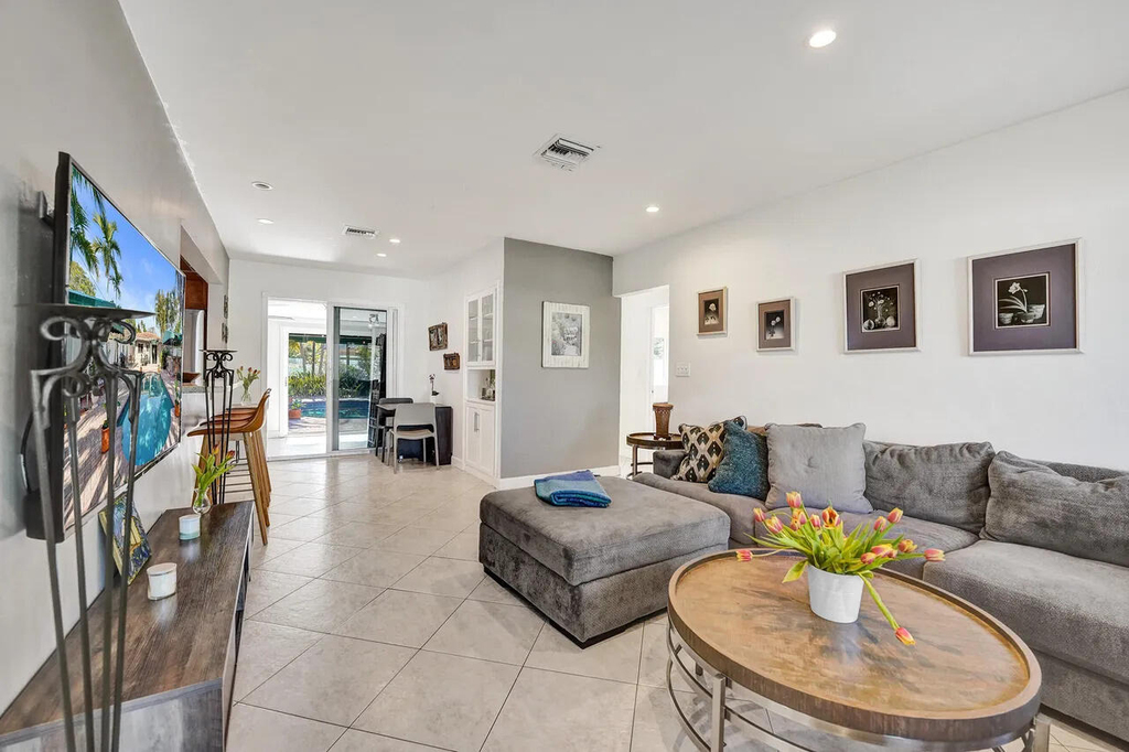 1036 Ne 9th Avenue - Photo 7
