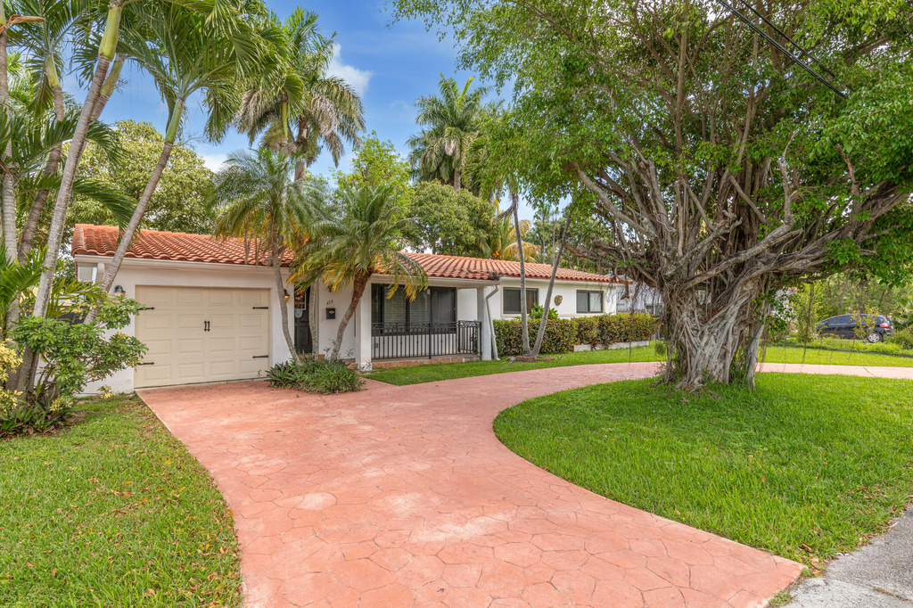 475 Ne 113th Street - Photo 0