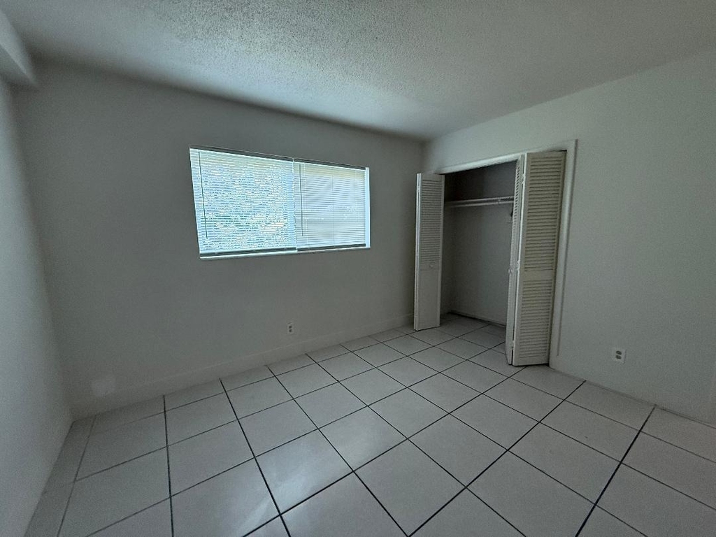 1913 Ne 2nd Street - Photo 2