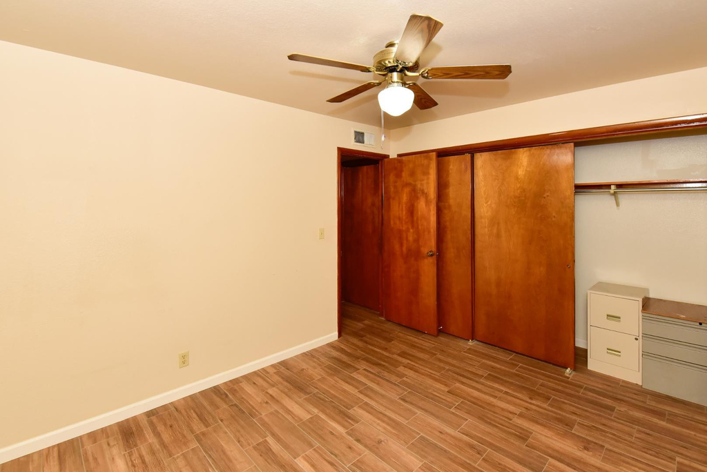 439 E Brown - Photo 15