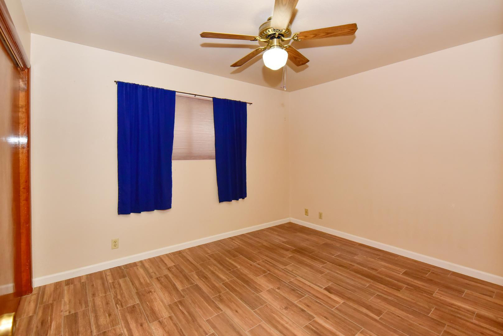 439 E Brown - Photo 2
