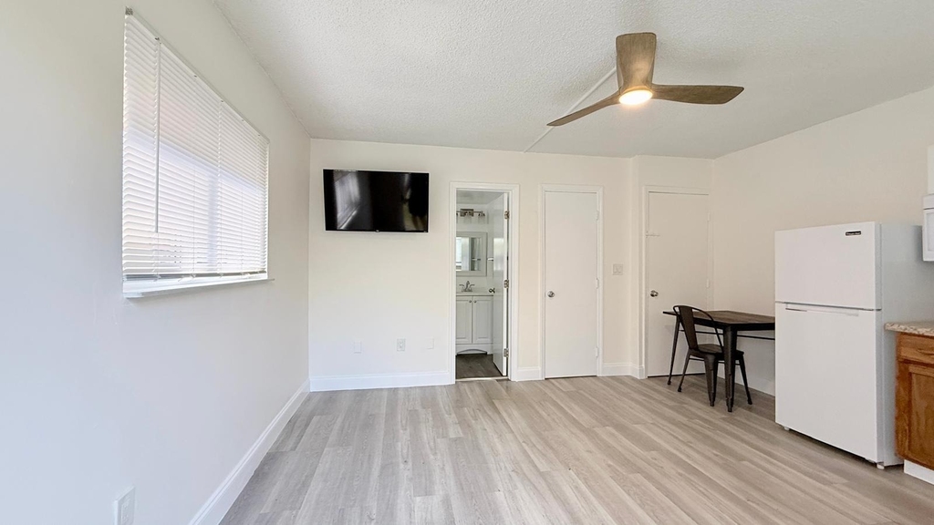 820 Ne 17th Avenue - Photo 0