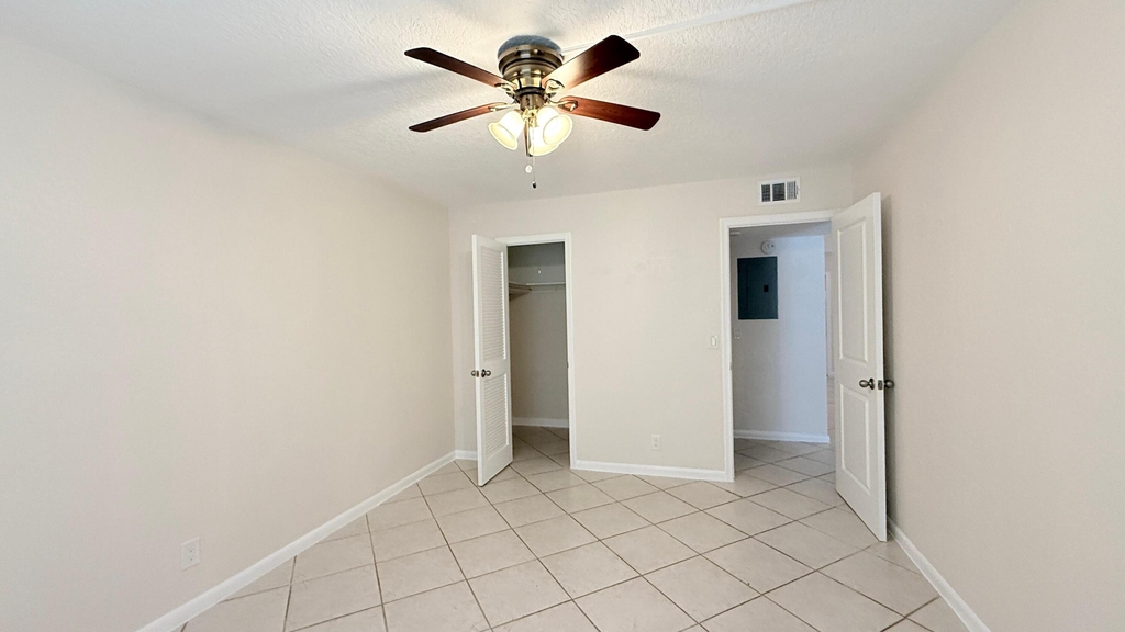 501 W Kalmia Drive - Photo 9