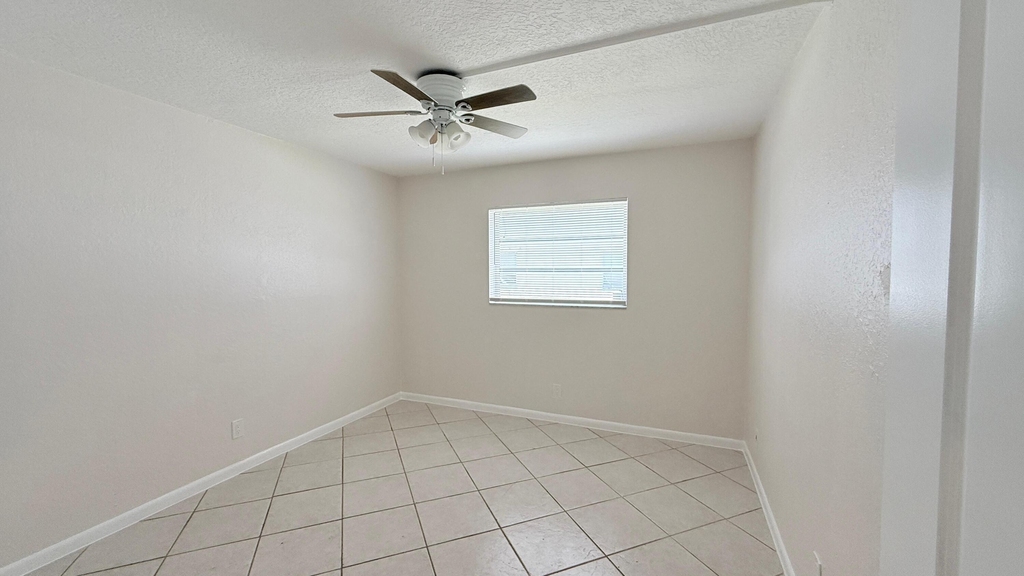 501 W Kalmia Drive - Photo 5