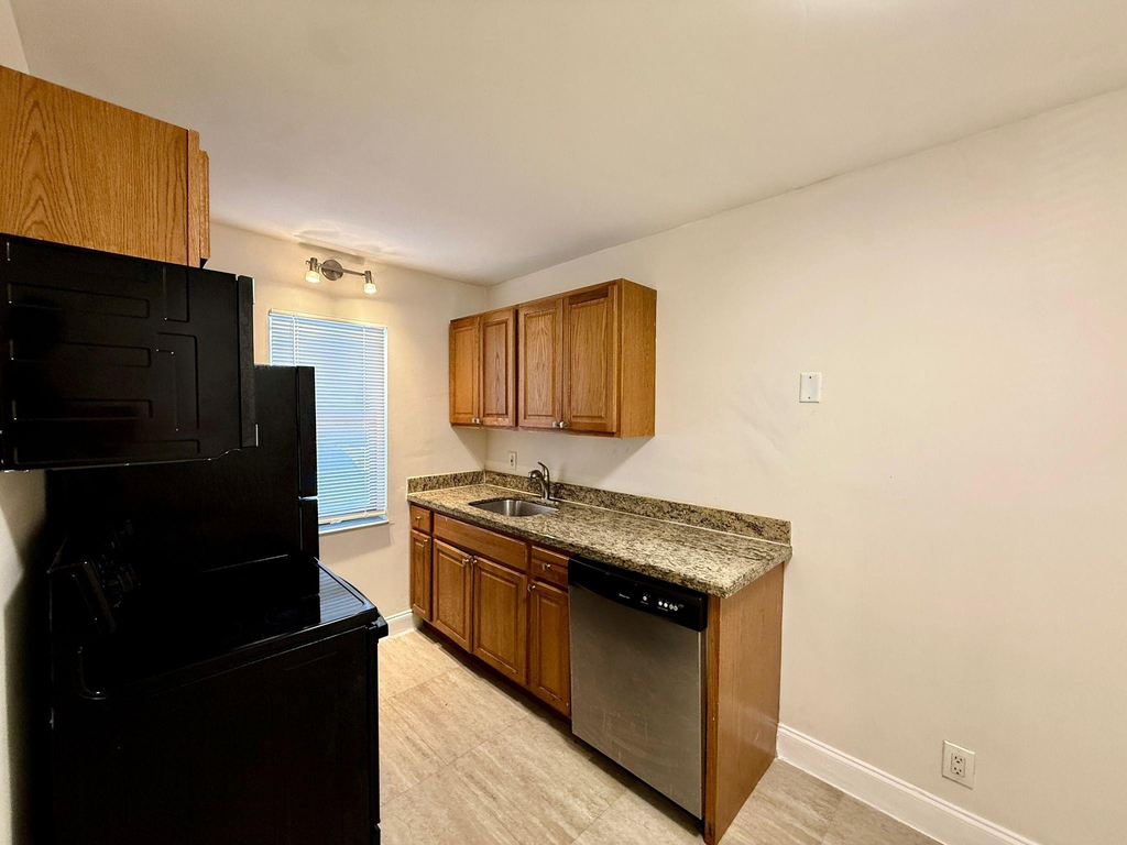 607 Ne 29th Drive - Photo 2