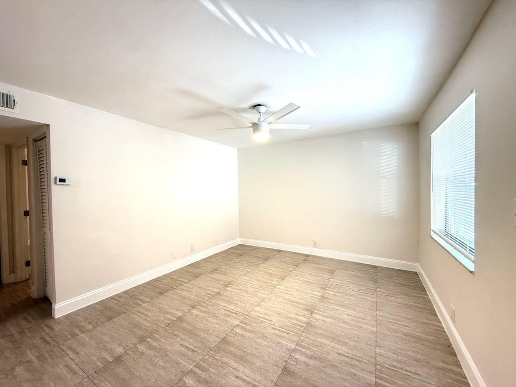 607 Ne 29th Drive - Photo 4