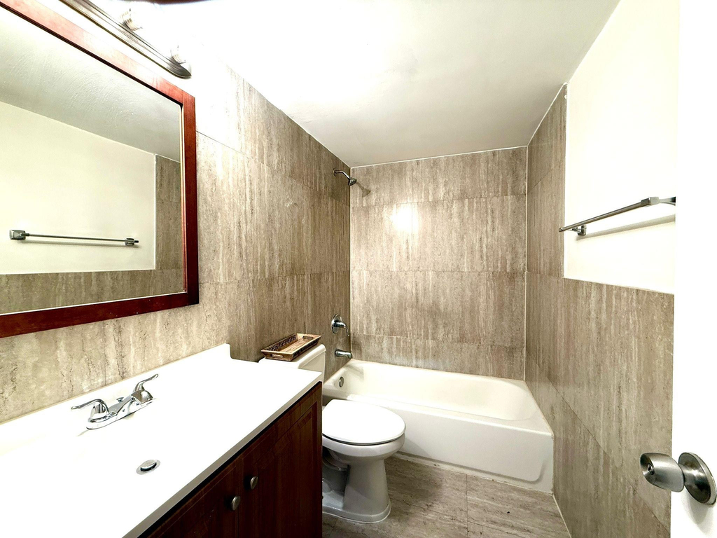 607 Ne 29th Drive - Photo 7