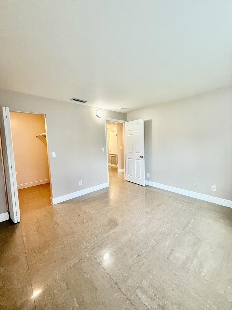 2050 Oleander Boulevard - Photo 10