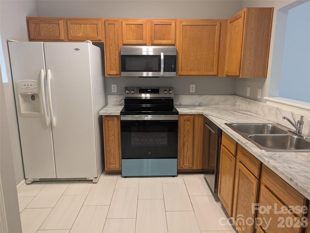 18474 Streamline Court - Photo 6