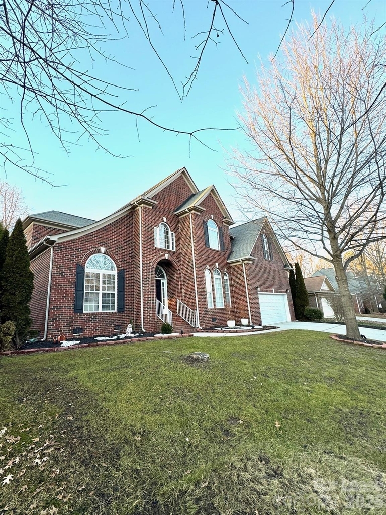 205 Edenshire Court - Photo 0