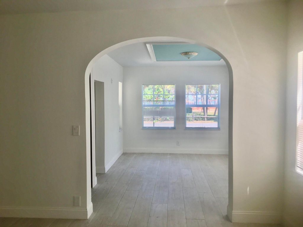 407 S Lakeside Drive - Photo 4
