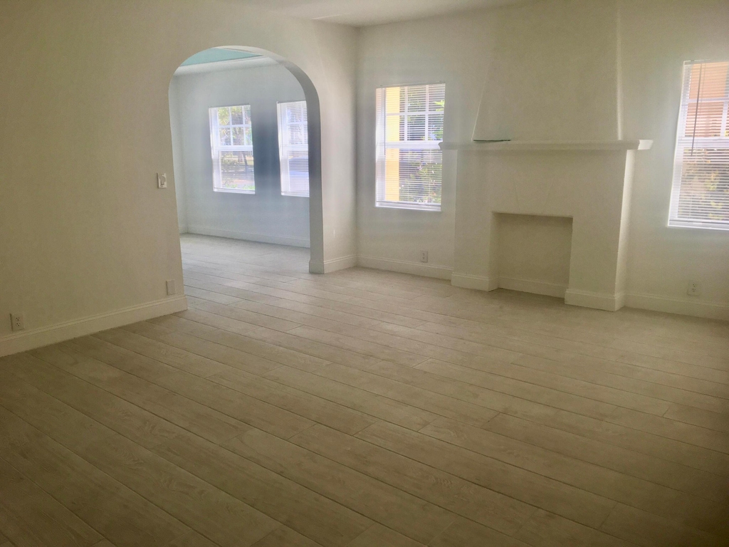 407 S Lakeside Drive - Photo 3