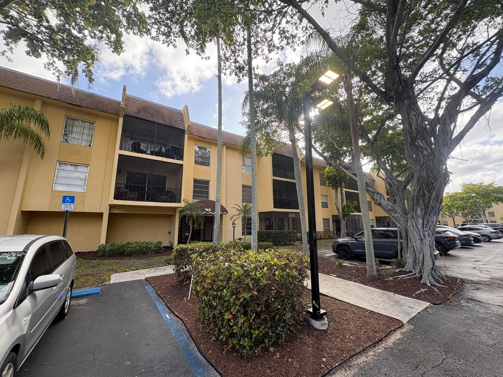 460 Nw 20th Street - Photo 1