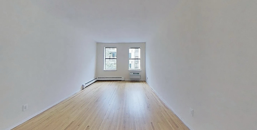 366 West 52nd Street - Photo 4