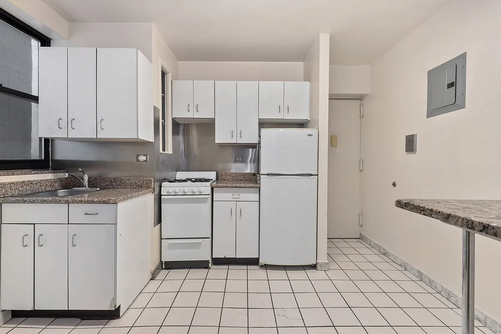 East 115th Street - Photo 2