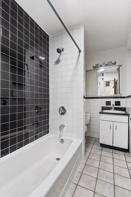 East 115th Street - Photo 3