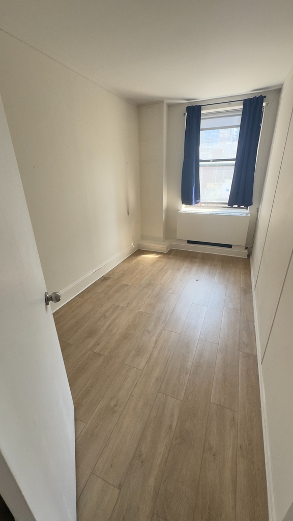 West 34th Street - Photo 1