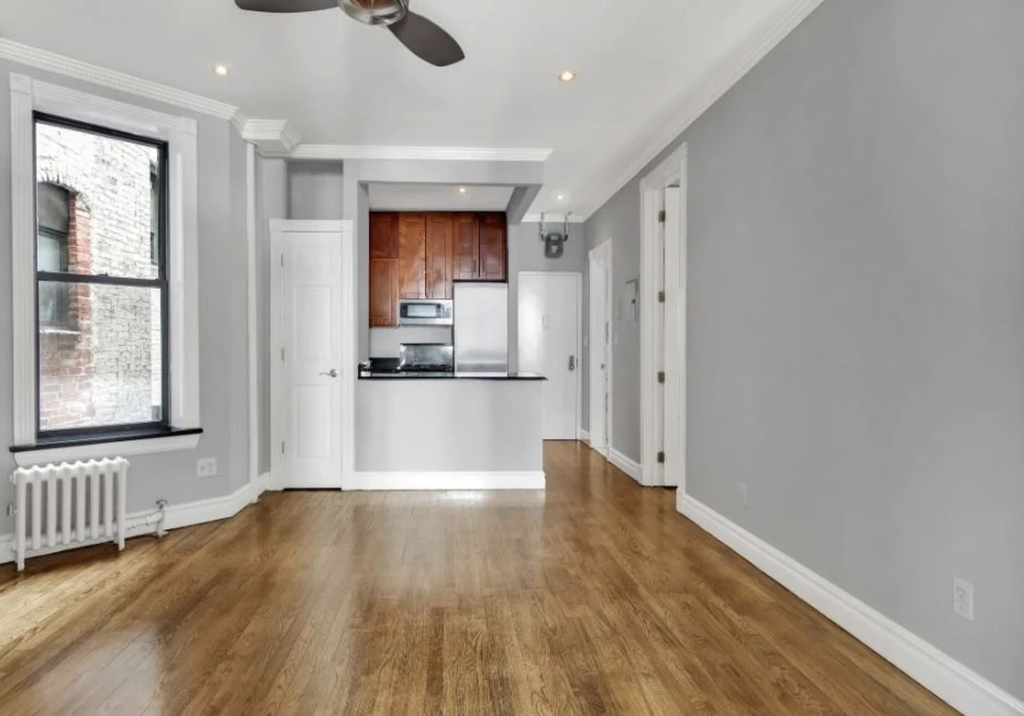 252 Mott Street - Photo 1