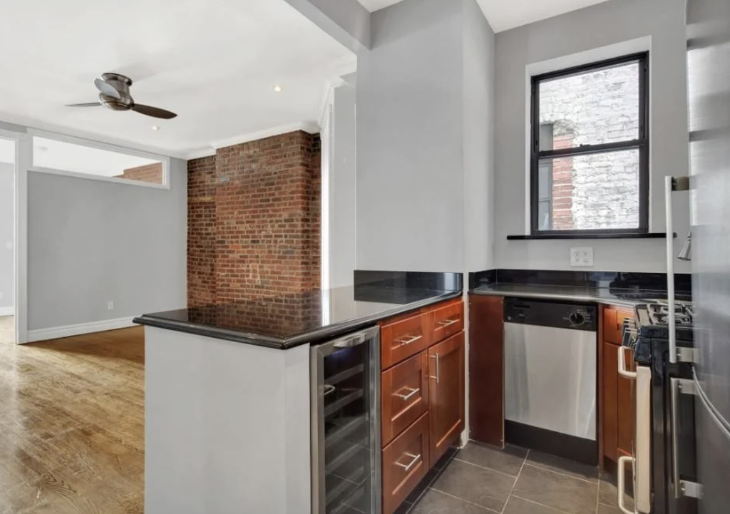252 Mott Street - Photo 3