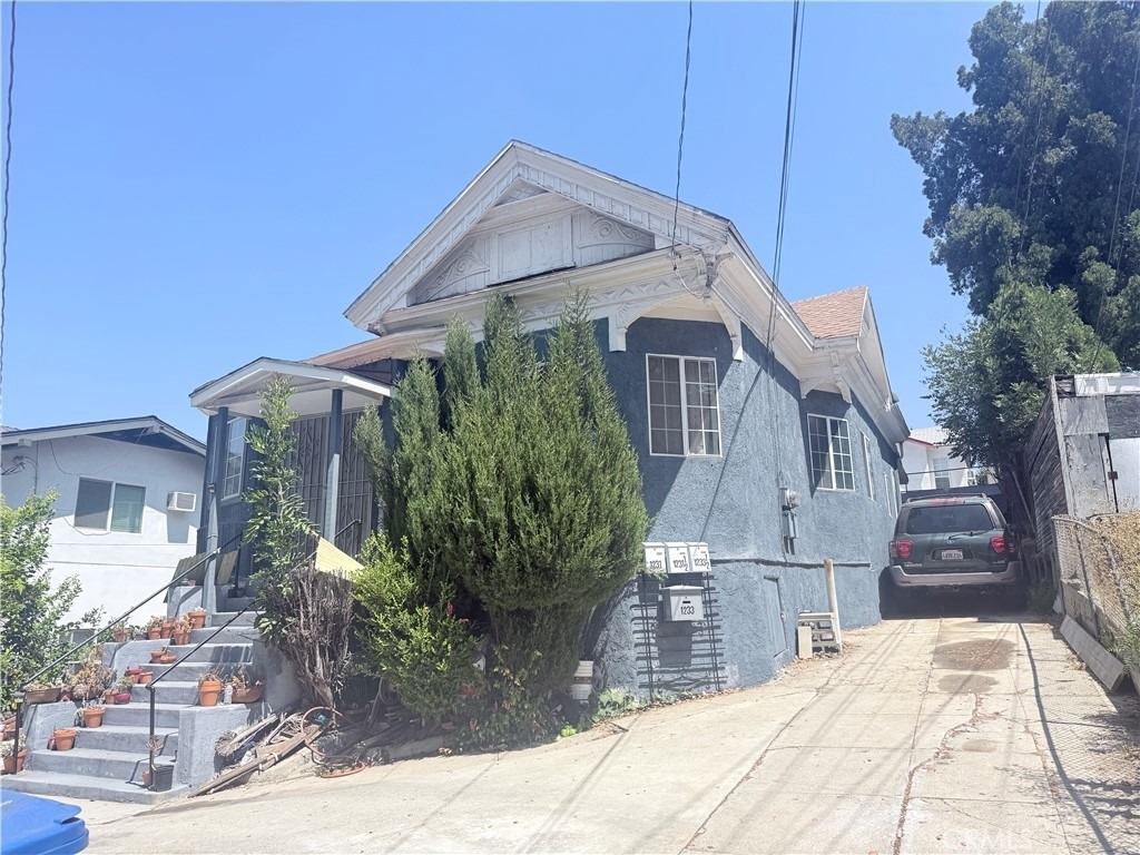 1231 Innes - Photo 0