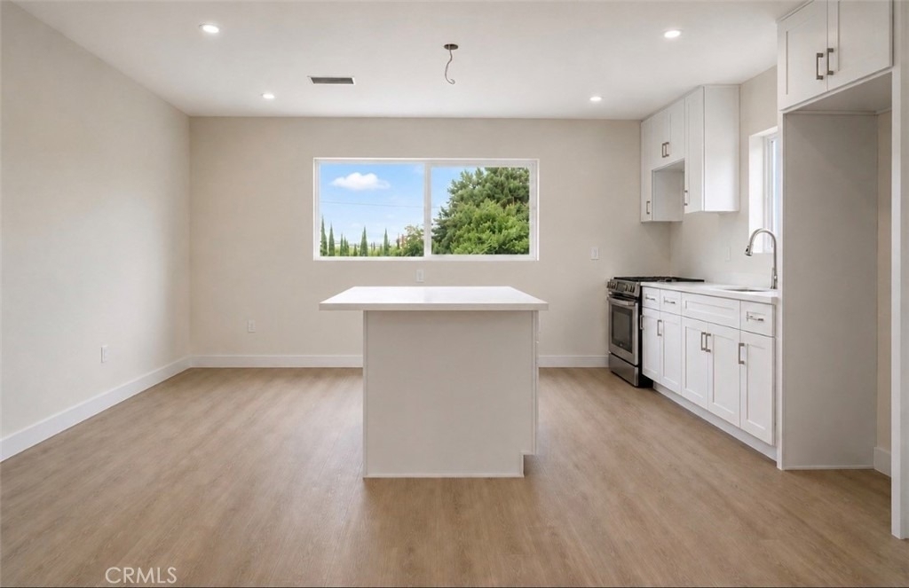 8410 Noble - Photo 5