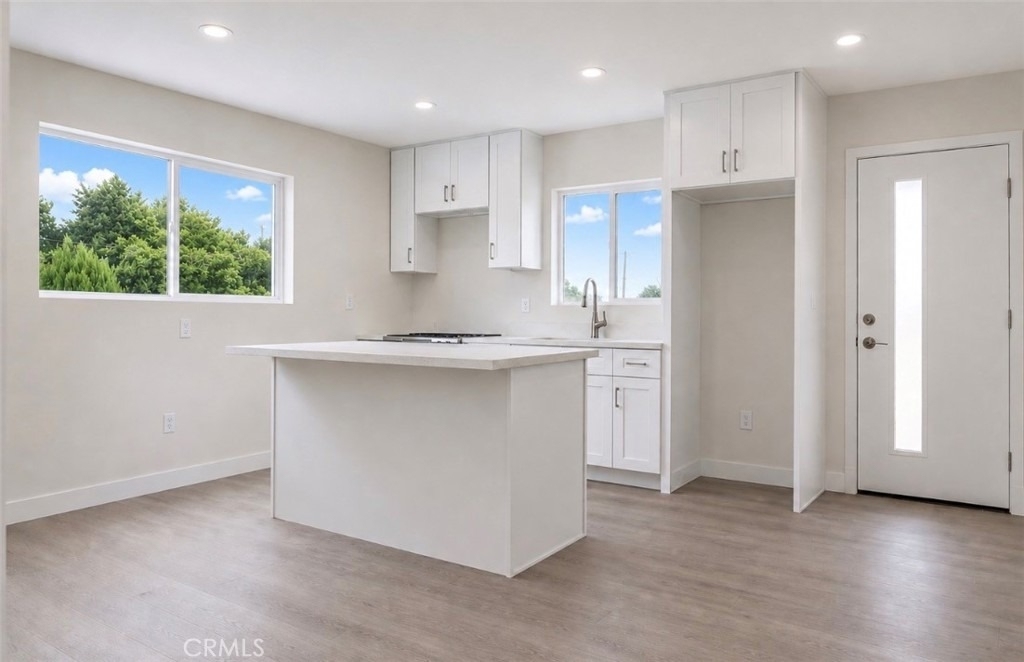 8410 Noble - Photo 2