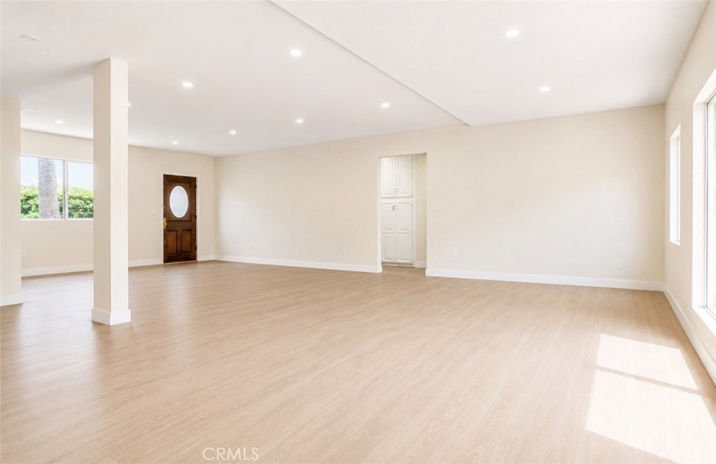 8412 Noble - Photo 7