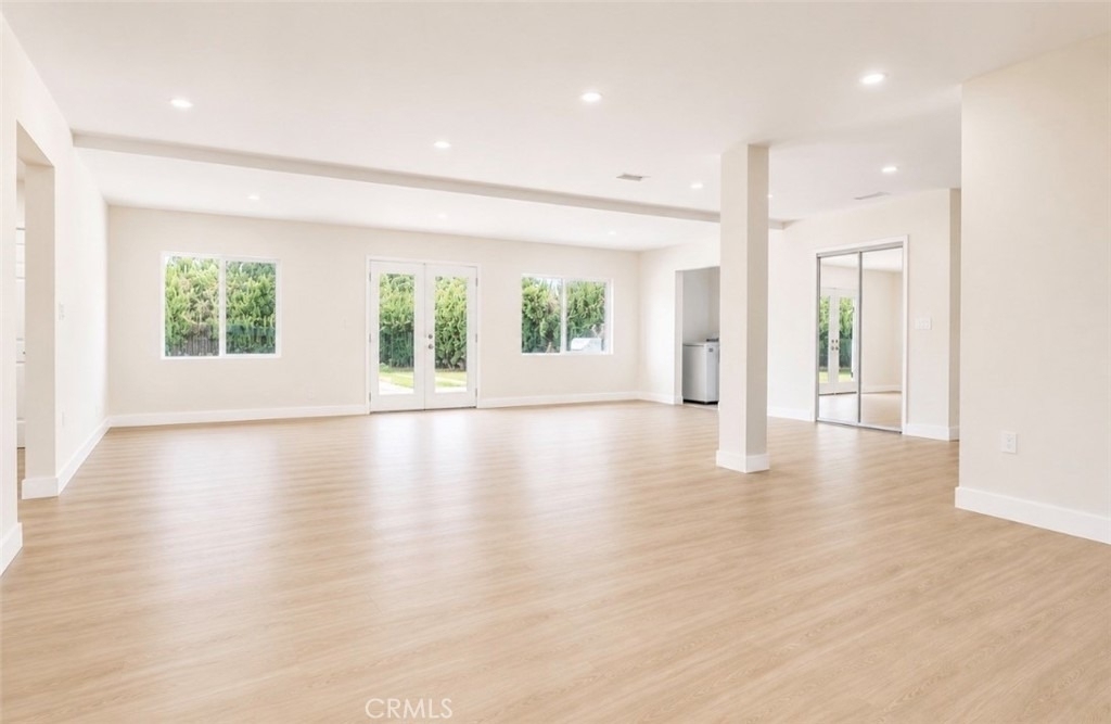 8412 Noble - Photo 8