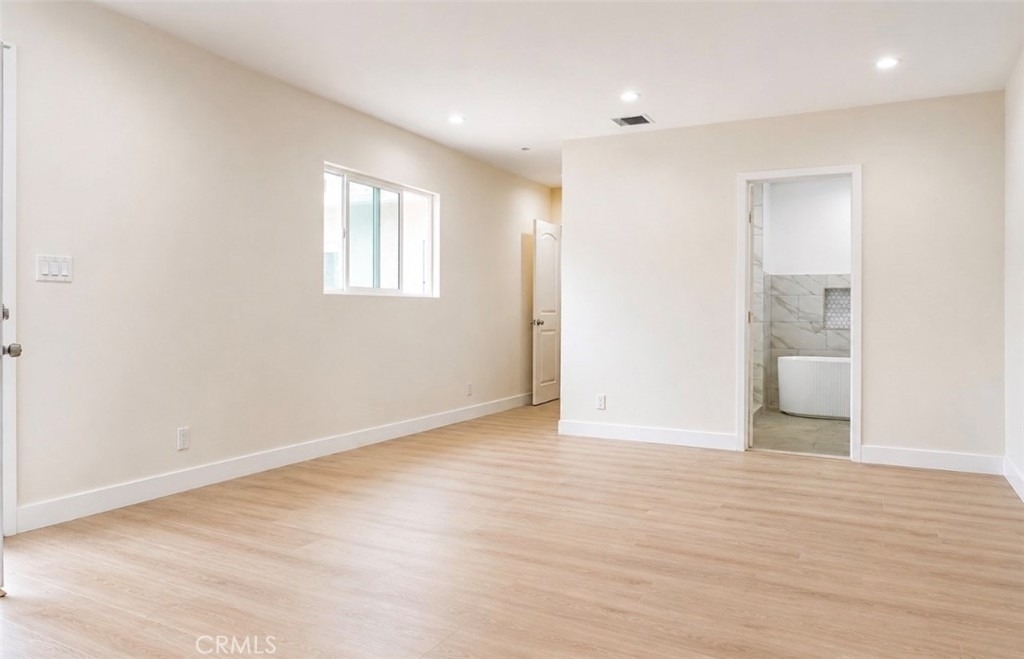8412 Noble - Photo 12