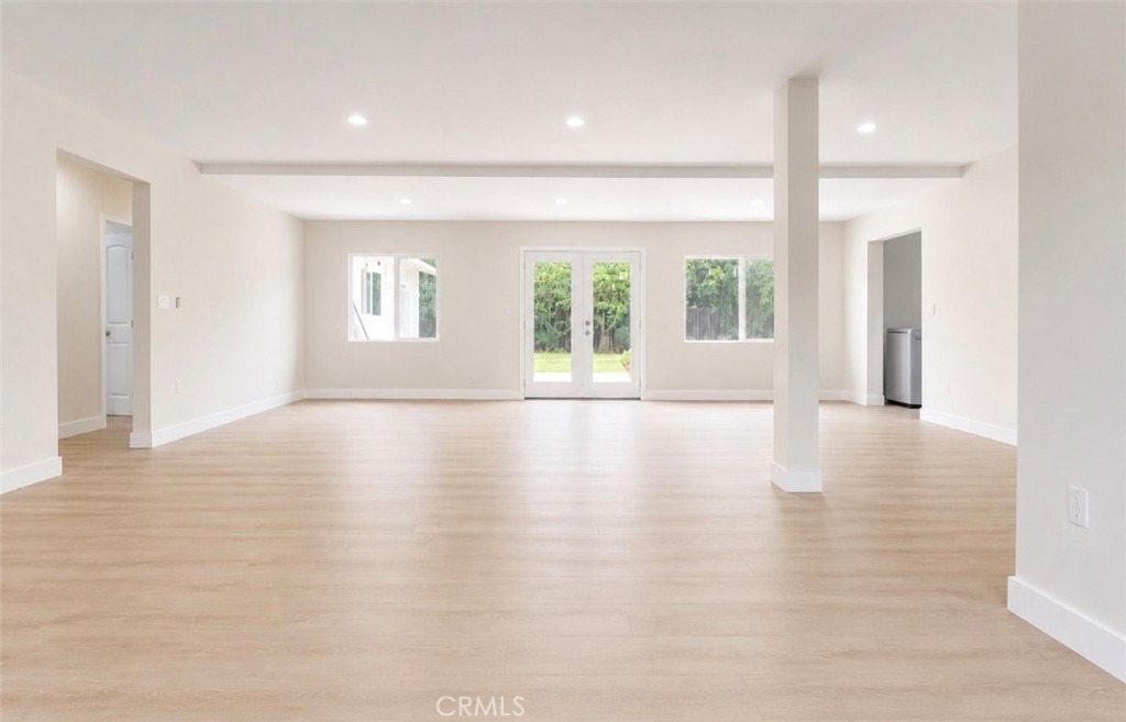 8412 Noble - Photo 10