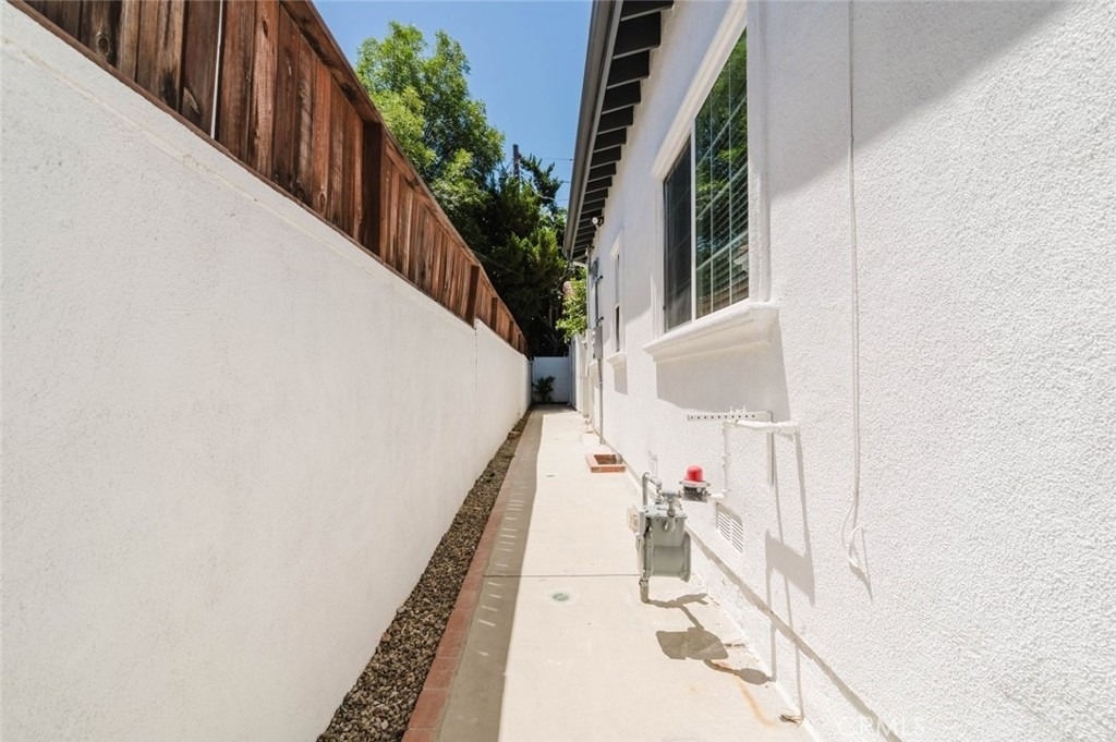17906 Califa Street - Photo 12