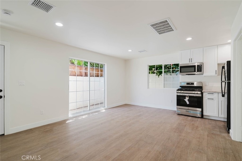 17906 Califa Street - Photo 2