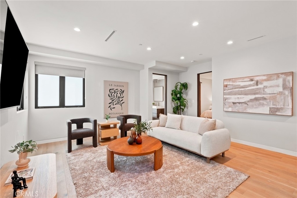 425 N Alfred - Photo 1