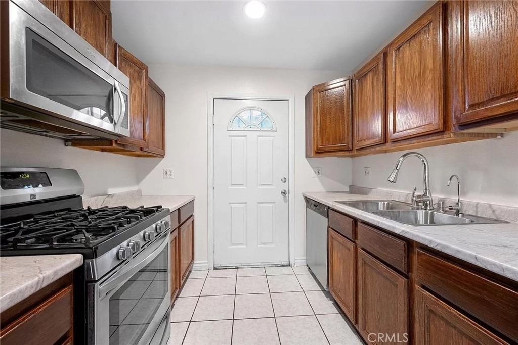 14012 Sayre Street - Photo 18