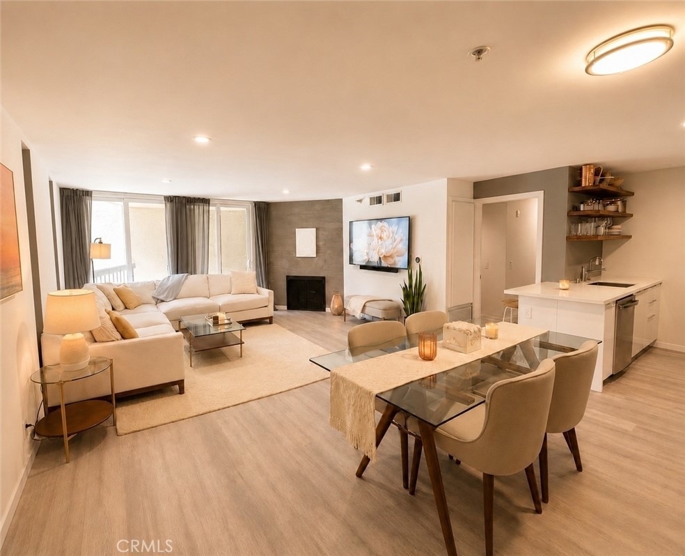 7320 Hawthorn - Photo 2