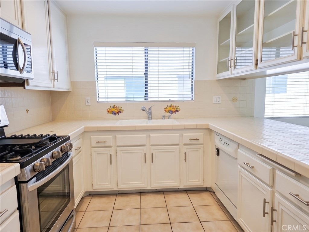 6121 Shoup Avenue - Photo 12