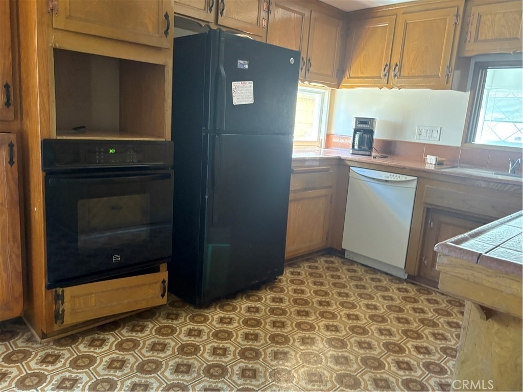 1424 W 170th Street - Photo 4