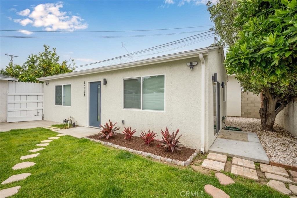 1652 E Rogers Street - Photo 1