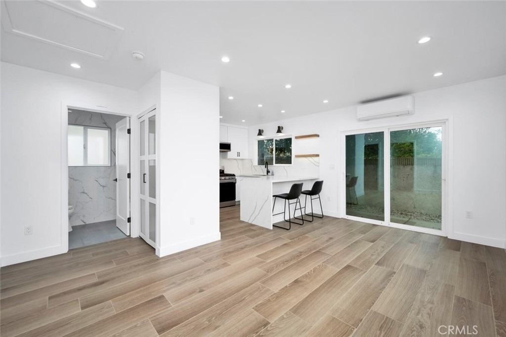 1652 E Rogers Street - Photo 3