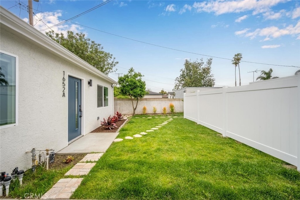 1652 E Rogers Street - Photo 2