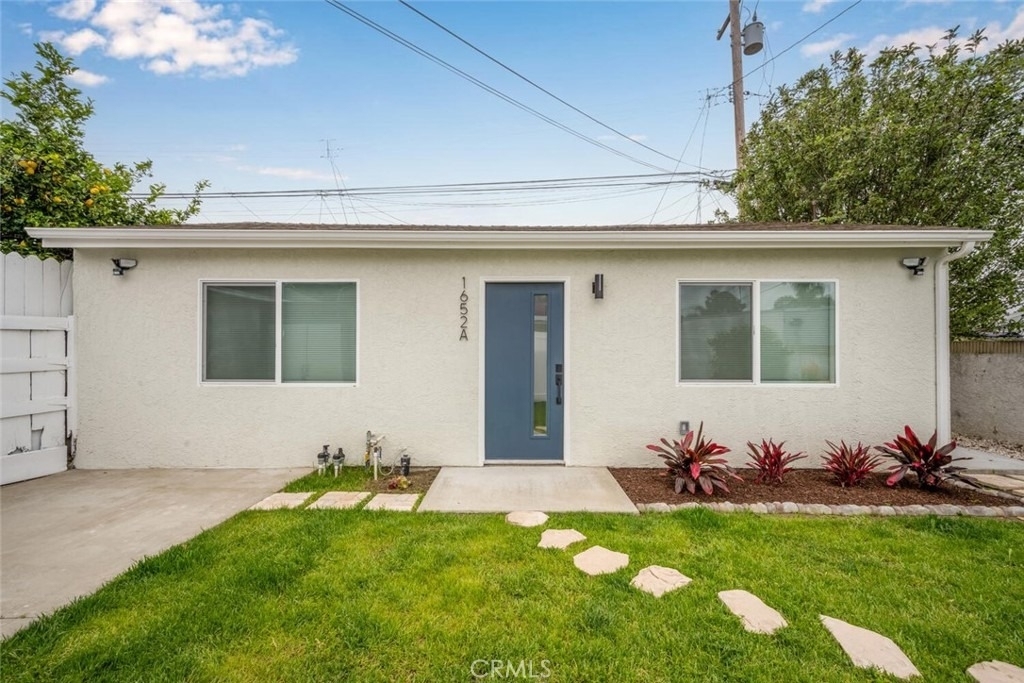 1652 E Rogers Street - Photo 0