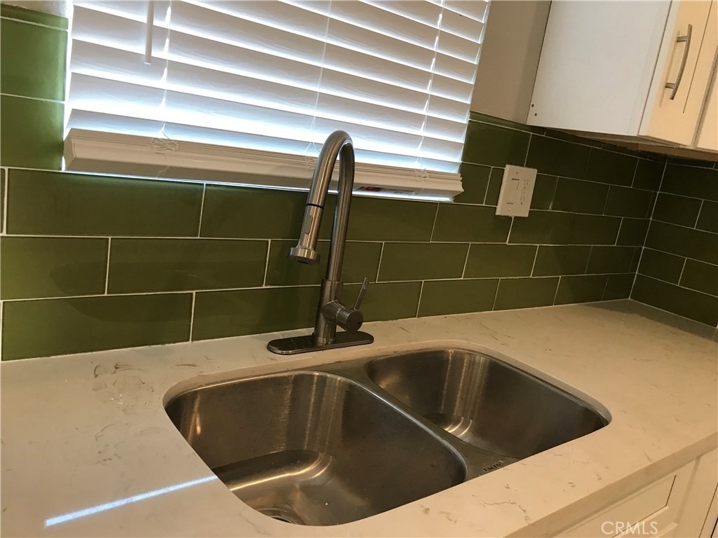 220 E 61st - Photo 8