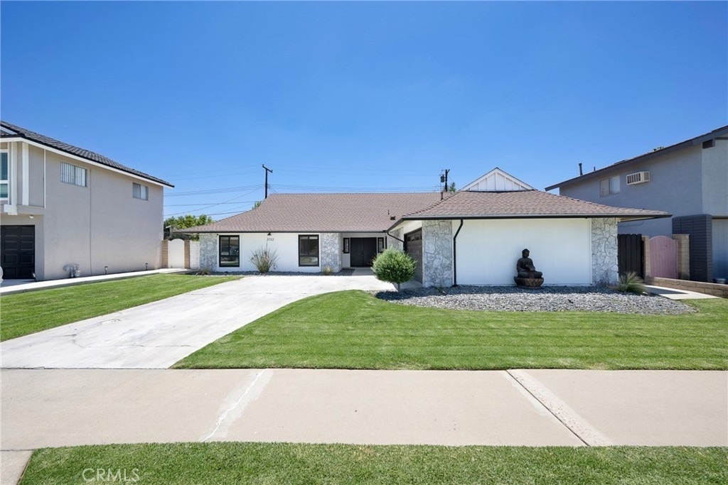 3132 E Locust Avenue - Photo 0