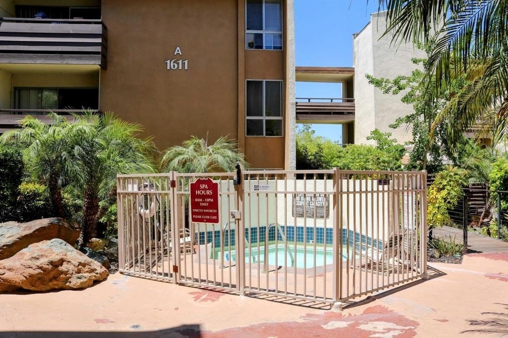 1615 Hotel Circle S - Photo 18