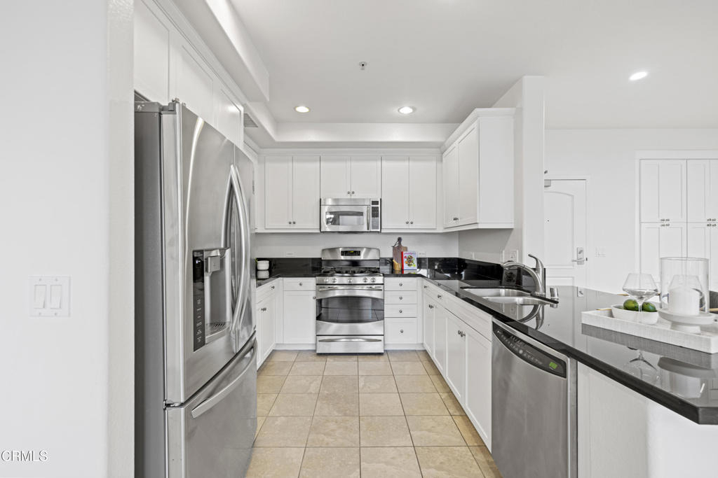629 Traction Avenue - Photo 5