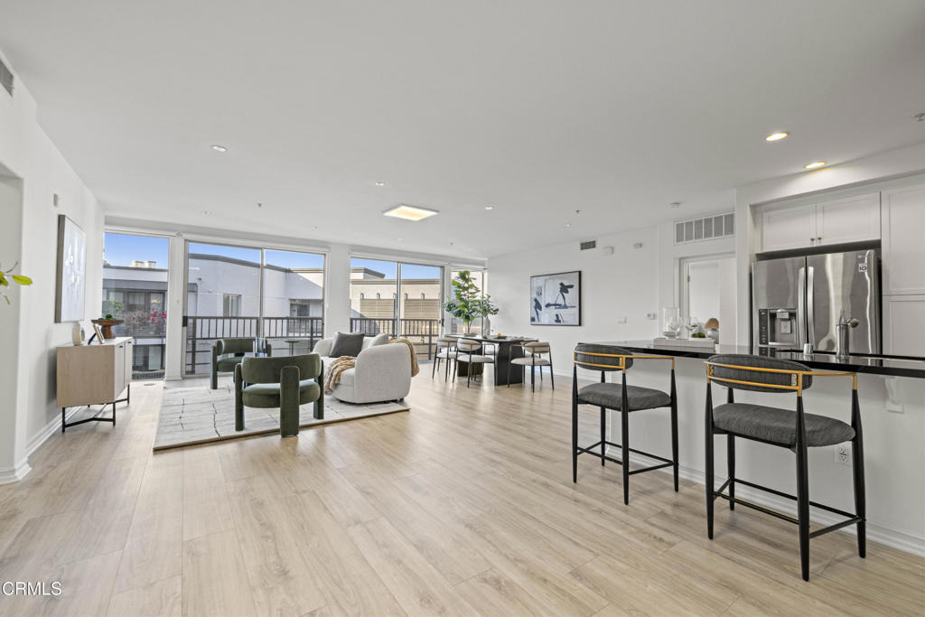 629 Traction Avenue - Photo 1