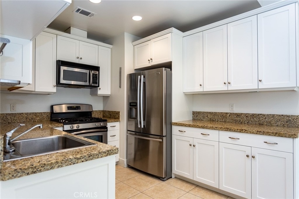 20402 Santa Ana Avenue - Photo 2